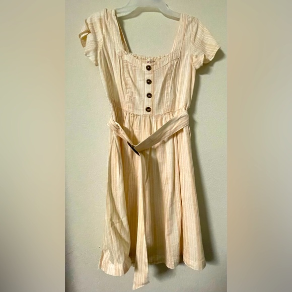 So dress - Picture 1 of 2